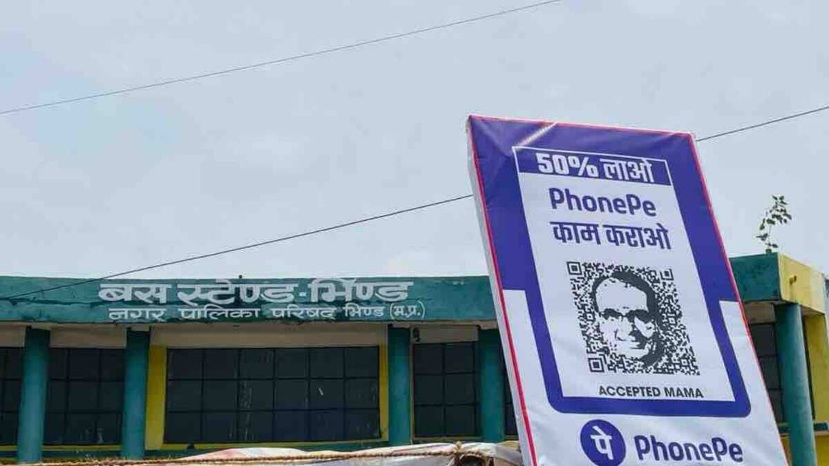 Congress-BJP poster war heats up as Madhya Pradesh polls approach Congress-BJP poster war heats up as Madhya Pradesh polls approach