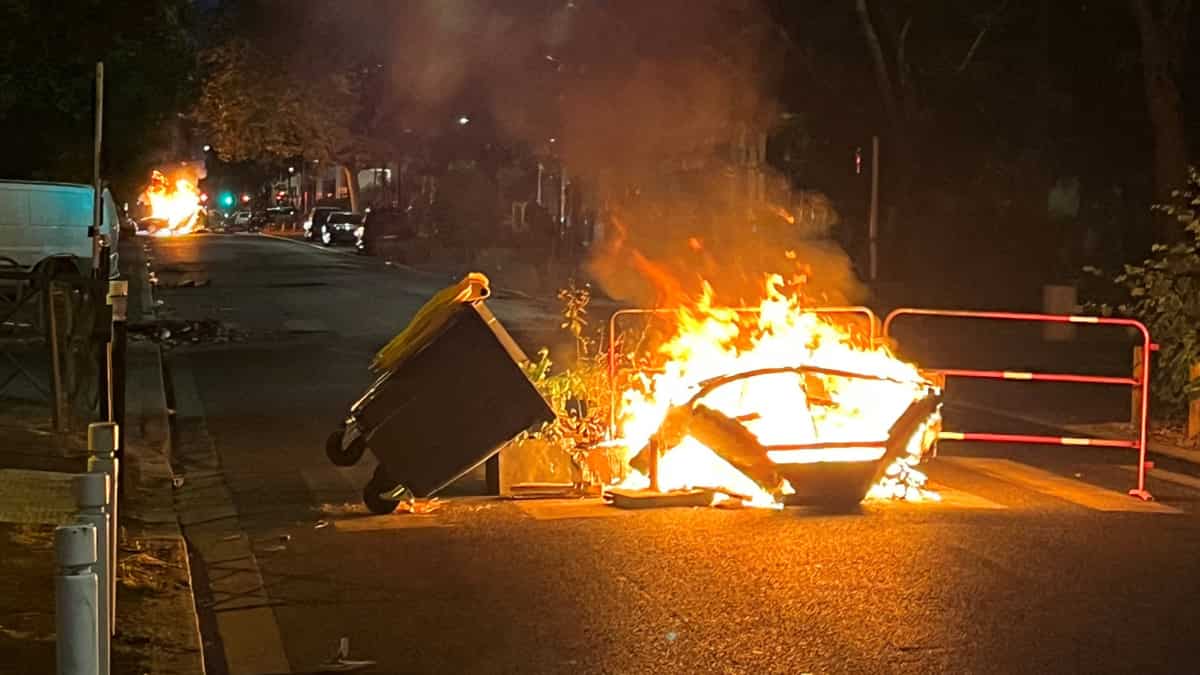Overnight clashes in Paris suburb
