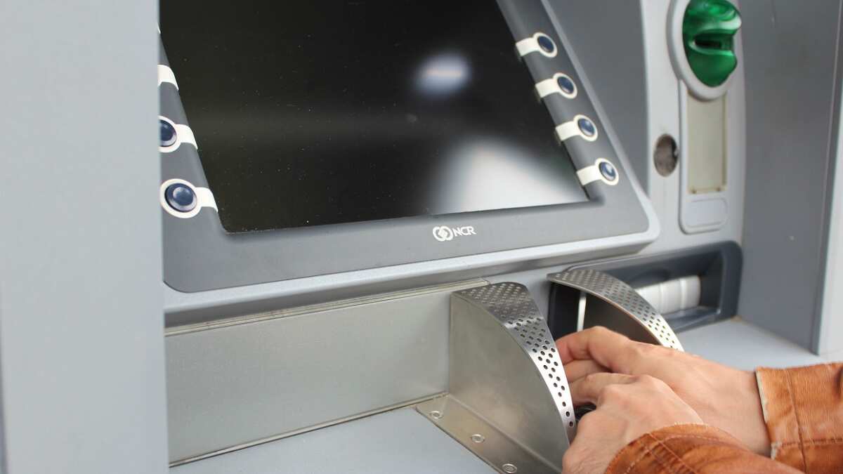 Pakistan: Citizens in Karachi 'cashless' as ATMs go 'out of order' before Eid al-Adha celebrations Pakistan: Citizens in Karachi 'cashless' as ATMs go 'out of order' before Eid al-Adha celebrations