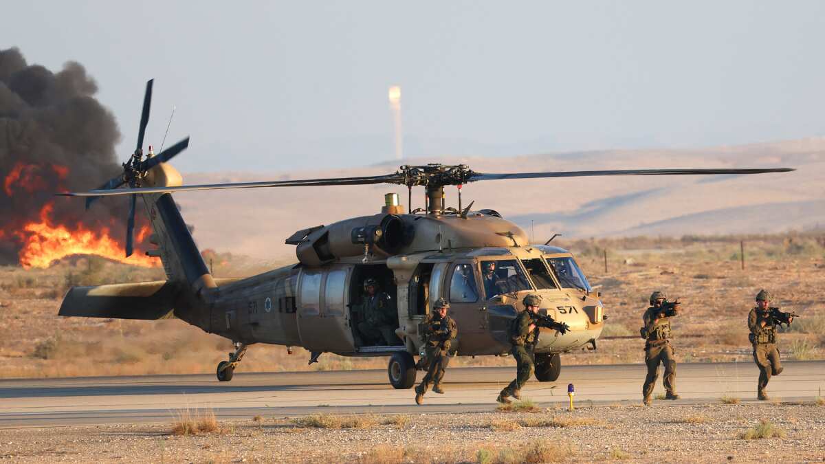UH-60 Black Hawk helicopter