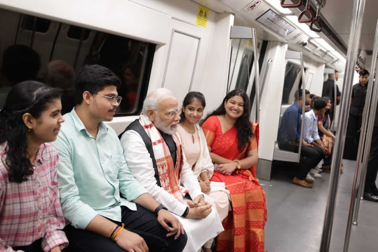 PM Modi chatted with fellow passengers