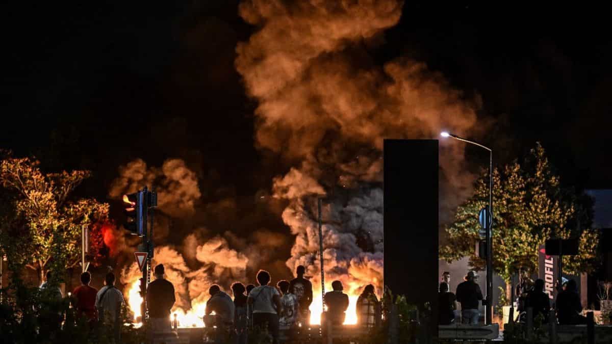 Memories of 2005 riots reignited