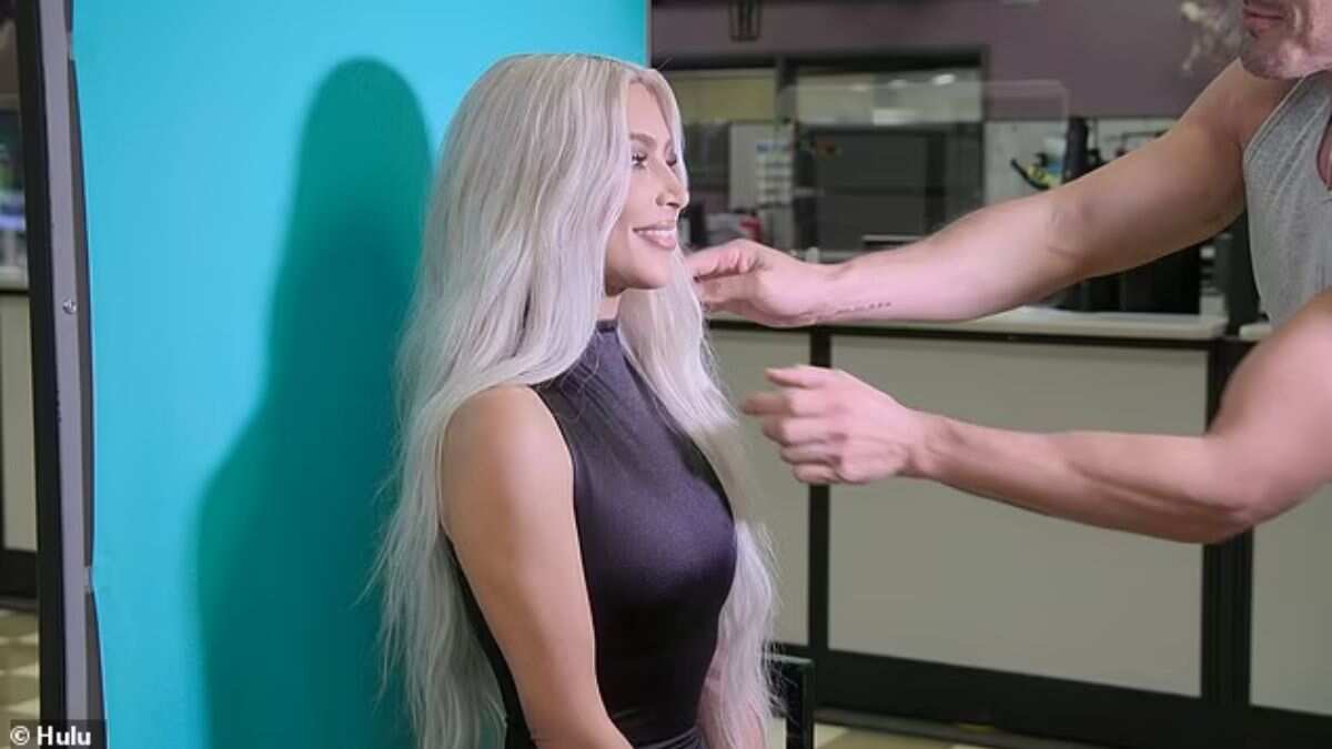Kim Kardashian reaches DMV with glam squad to get perfect driver's licence picture Kim Kardashian reaches DMV with glam squad to get perfect driver's licence picture