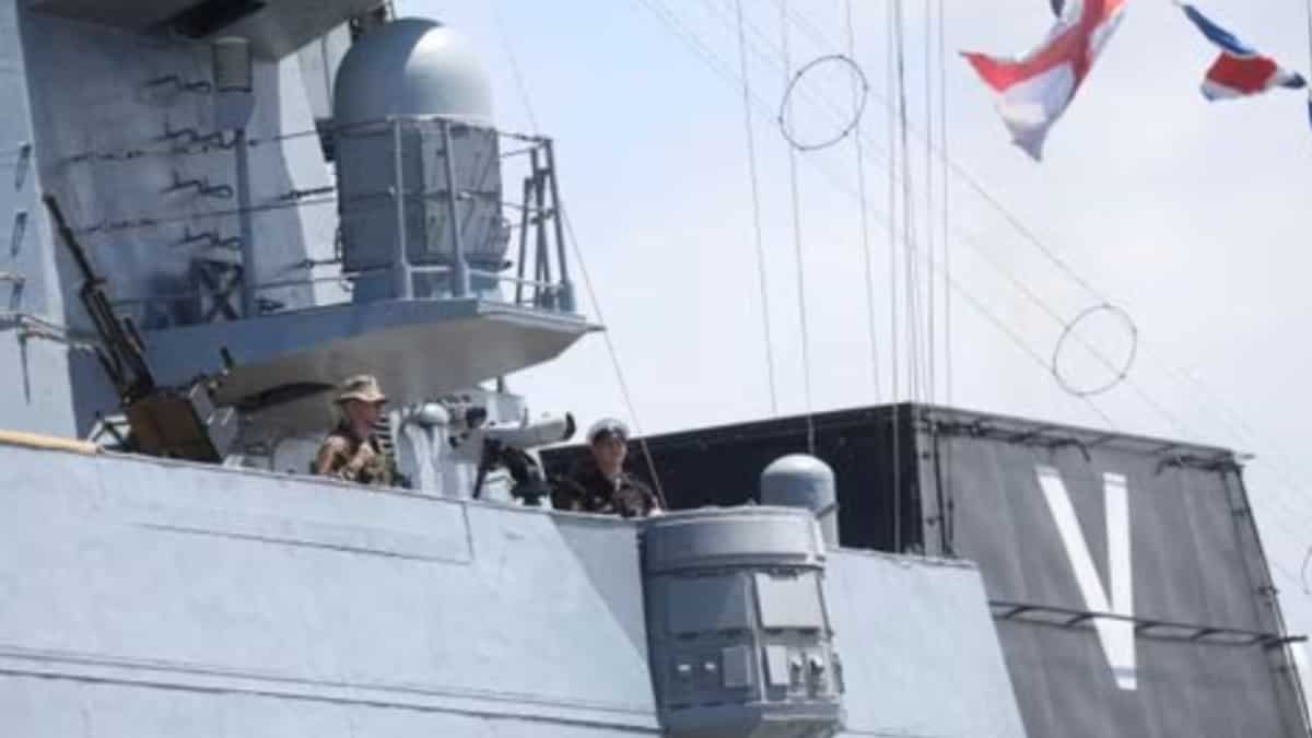Japan spots Russian warships near Taiwan, Okinawa islands, raises concerns Japan spots Russian warships near Taiwan, Okinawa islands, raises concerns