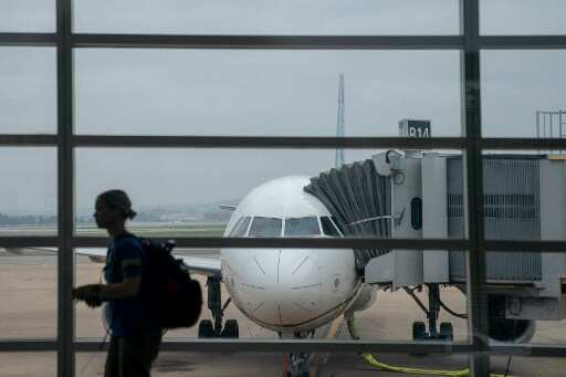 United Airlines CEO takes a private jet amid flight woes, apologises