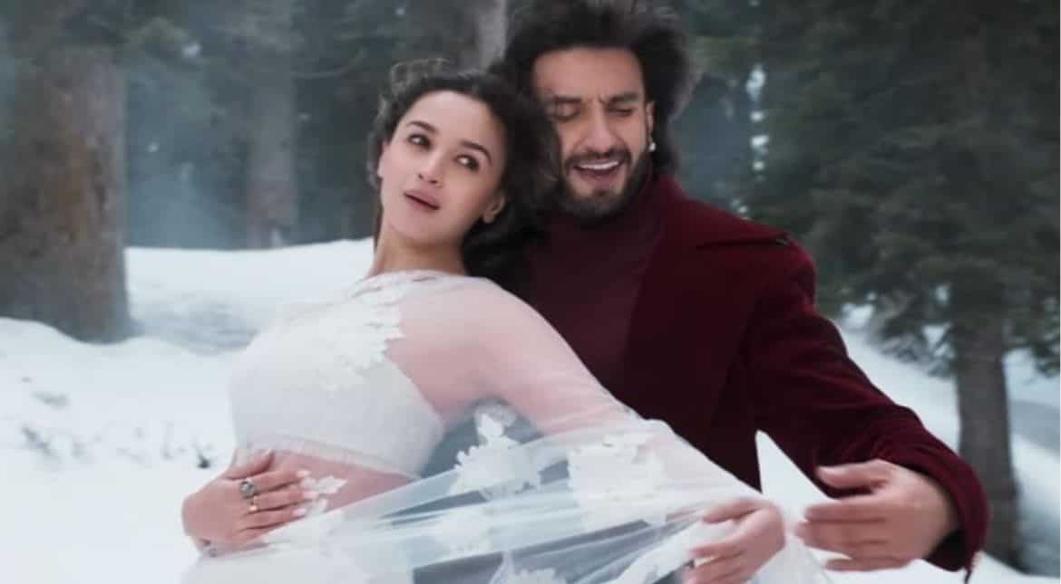 Alia Bhatt shot Tum Kya Mile song in a chiffon saree, just four months after delivering baby Alia Bhatt shot Tum Kya Mile song in a chiffon saree, just four months after delivering baby