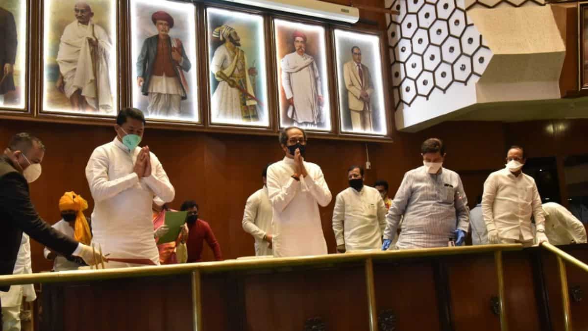 Uddhav Thackeray takes oath