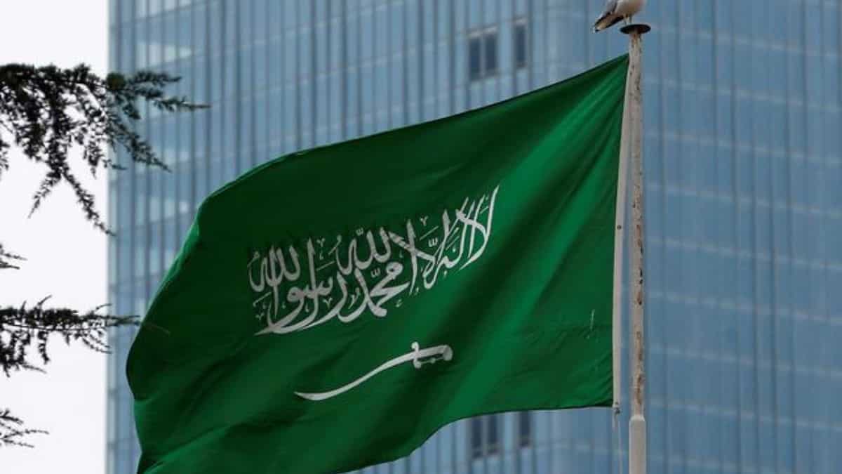 Saudi Arabia executes 4 Saudis and 1 Egyptian national on terrorism charges Saudi Arabia executes 4 Saudis and 1 Egyptian national on terrorism charges
