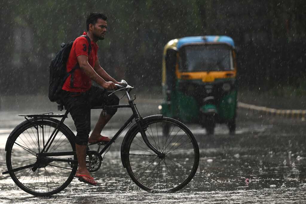 Delhi rain update: Heavy rainfall lashes national capital & NCR; IMD predicts showers till weekend