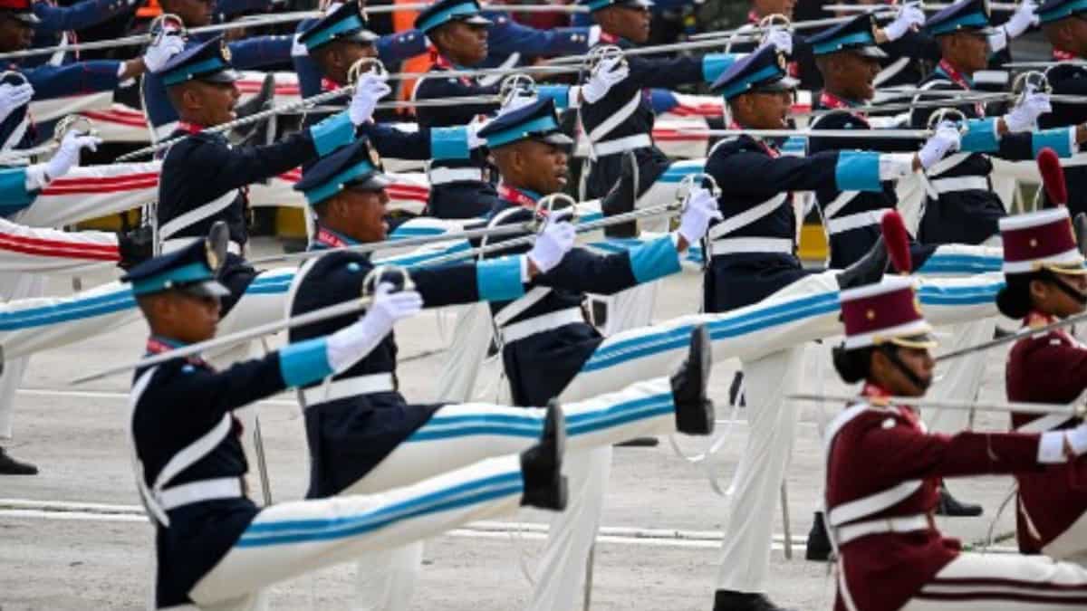 Venezuelan Army cadets showcase pride and precision