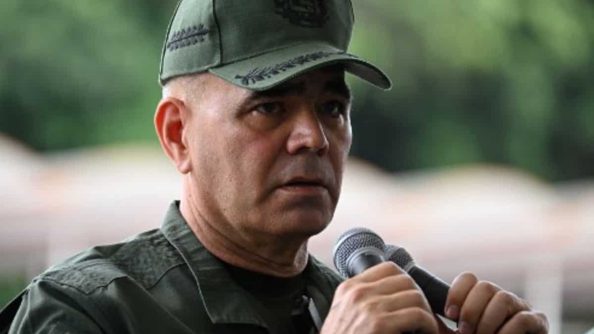 Venezuelan Defence Minister addresses the military
