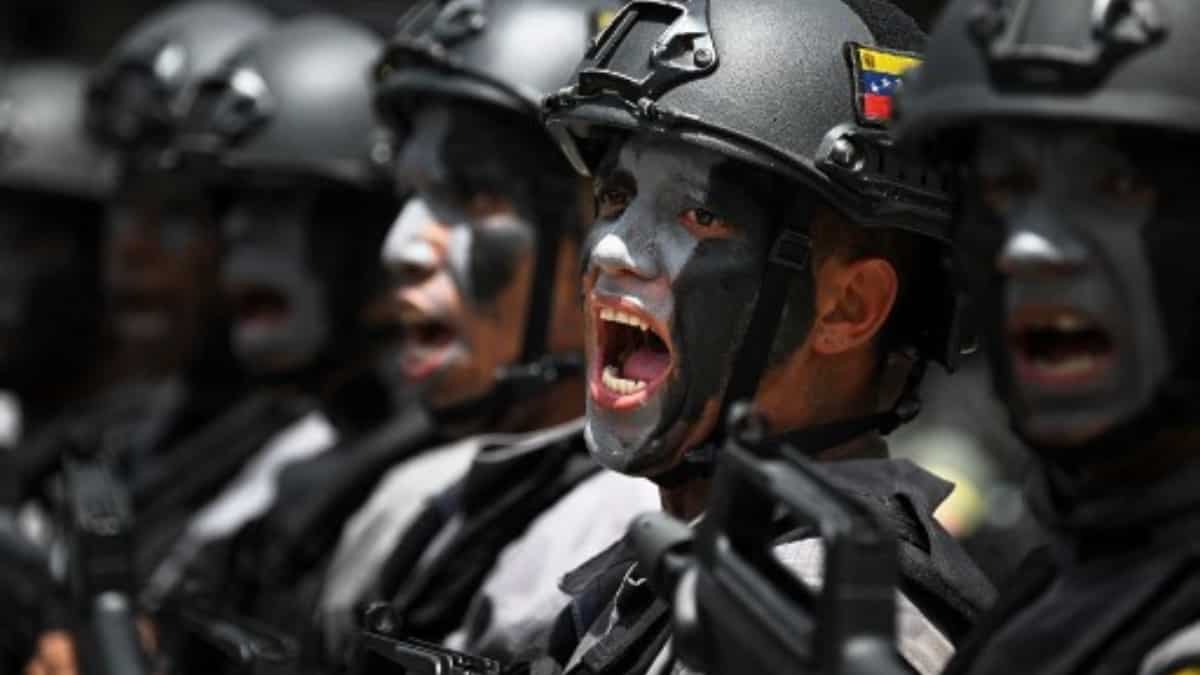 Soldiers overcome with patriotism