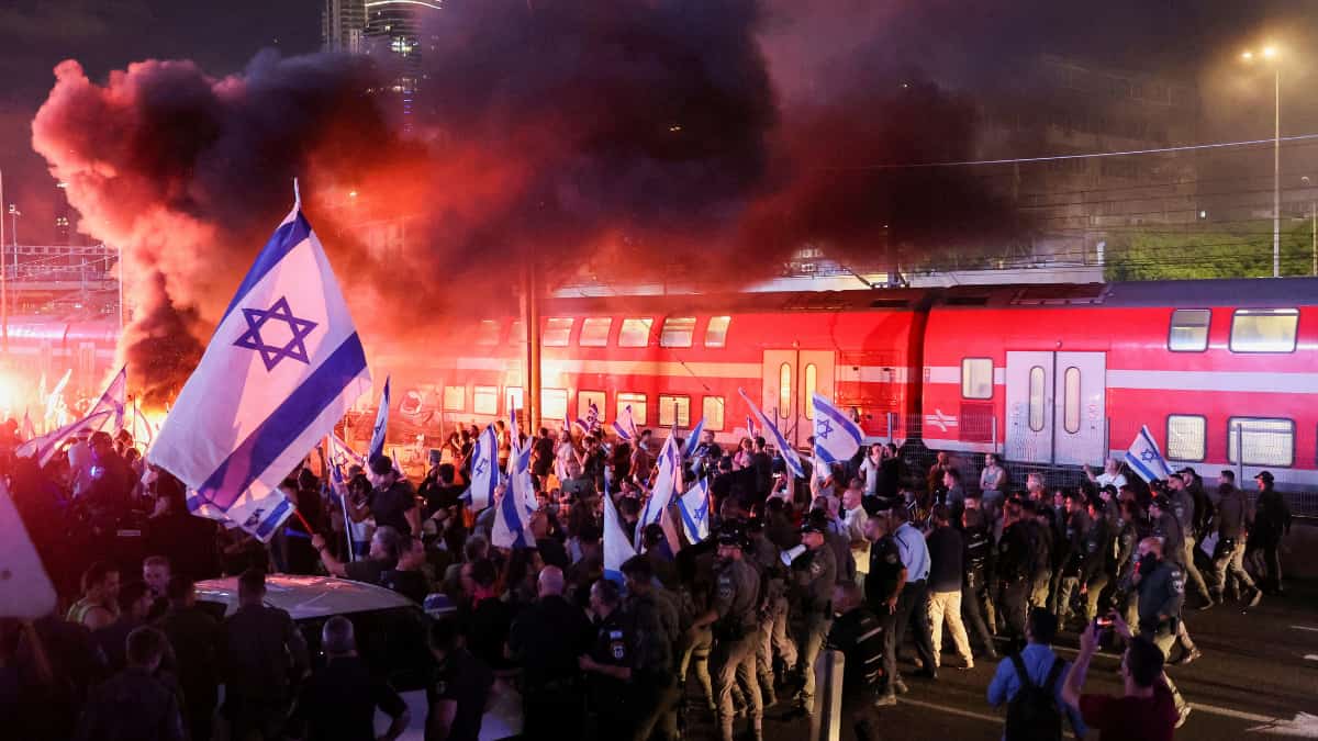 Tel Aviv police chief resigns, claims government meddling against protesters