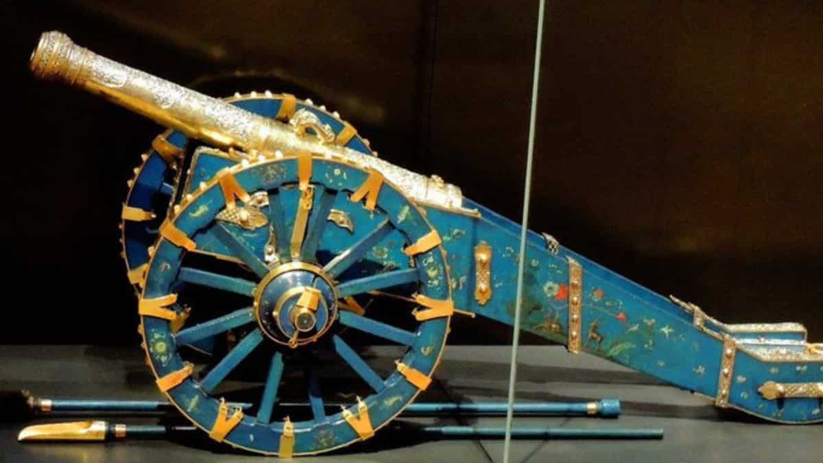 Netherlands set to return treasures looted from Sri Lanka, Indonesia in colonial period Netherlands set to return treasures looted from Sri Lanka, Indonesia in colonial period