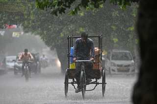 India Weather Update: IMD predicts light rainfall today in Delhi, issues red alert in Kerala