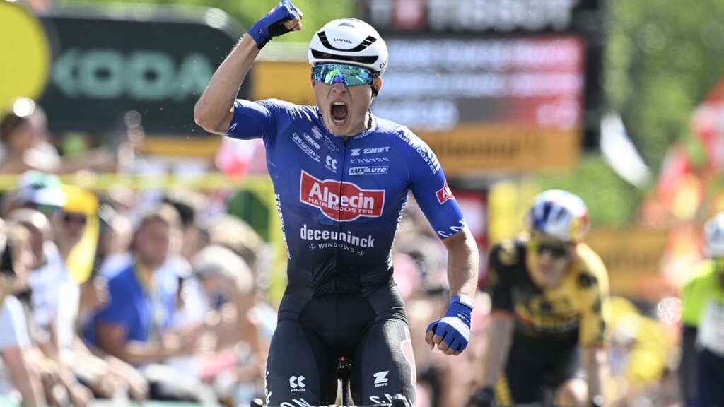 Tour de France: Jasper Philipsen denies Mark Cavendish Tour stage record in dramatic sprint