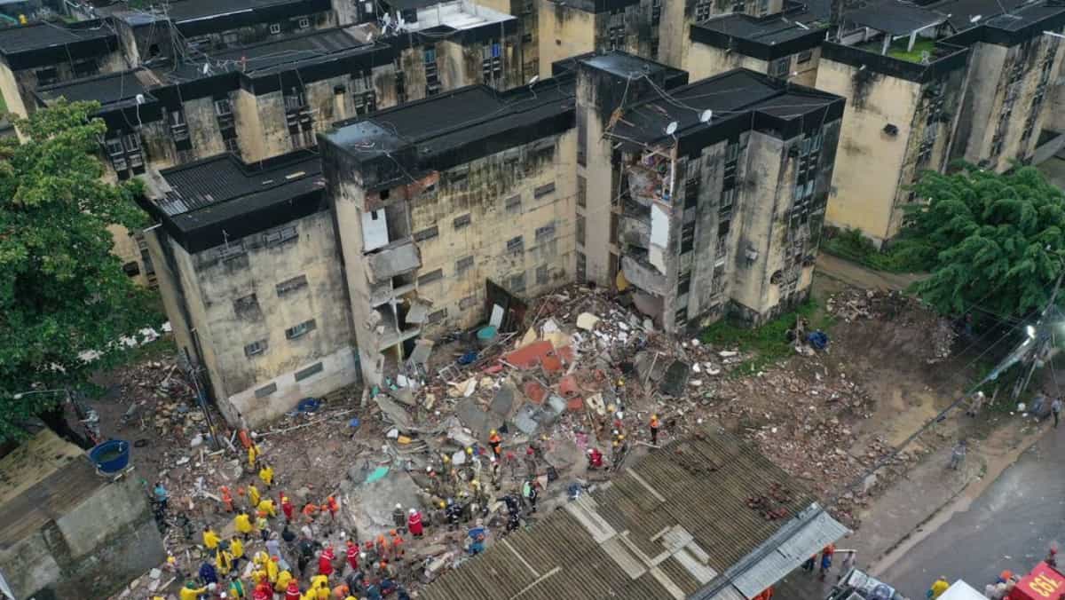 Video: 5 killed and 8 missing after building collapses in Brazil's Pernambuco