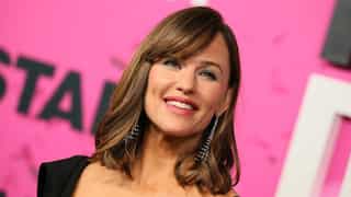 Jennifer Garner gets stuck in elevator for over an hour at San Diego Comic-Con
