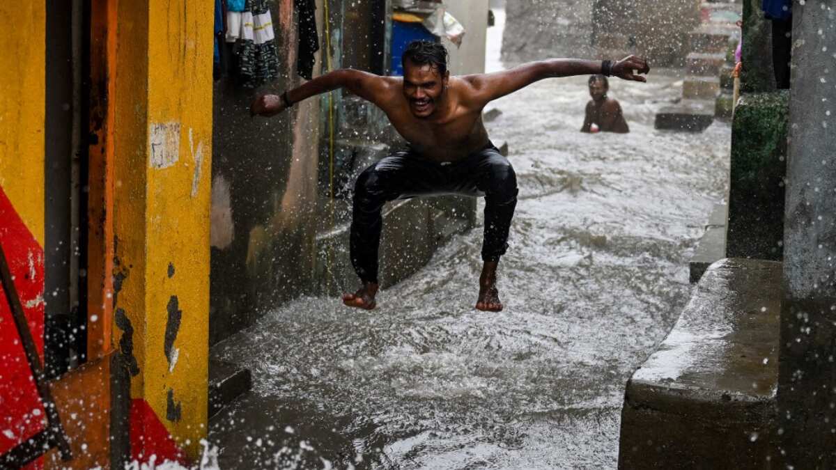 Mumbaiker prepare for heavier rainfall