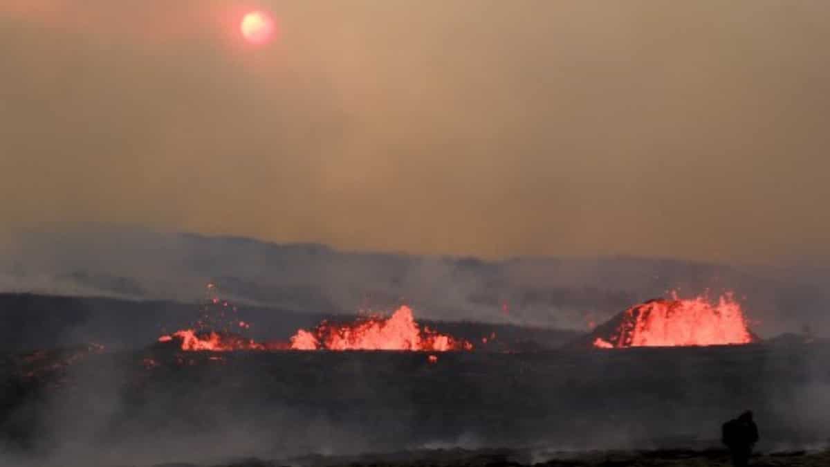 Earthquakes before volcanic eruption