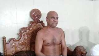Who is Gunadhar Nandi Maharaj, the Jain seer who was on 'fast unto death'?