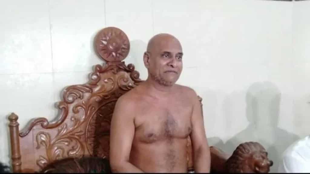 Who is Gunadhar Nandi Maharaj, the Jain seer who was on 'fast unto death'?