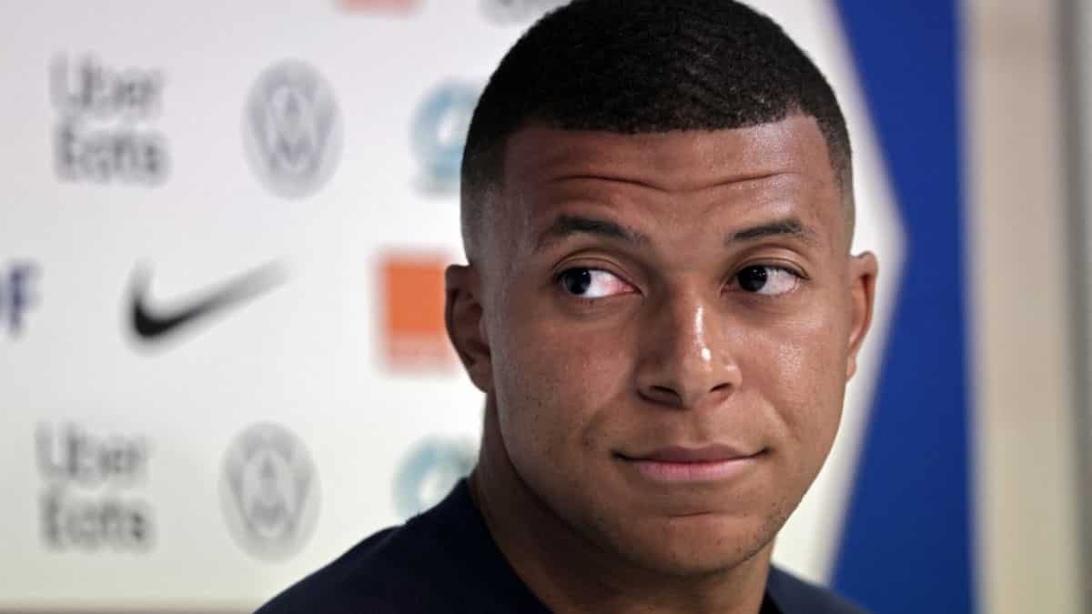 PM Narendra Modi lauds 'Superhit' French striker Kylian Mbappe, says he's more popular in India than in France PM Narendra Modi lauds 'Superhit' French striker Kylian Mbappe, says he's more popular in India than in France