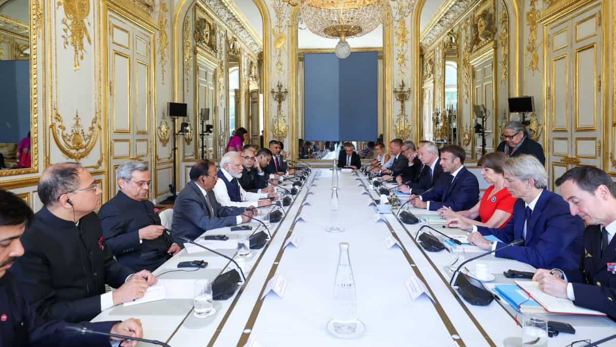 India, France draw up roadmap for balanced and stable order in Asia-Pacific region India, France draw up roadmap for balanced and stable order in Asia-Pacific region