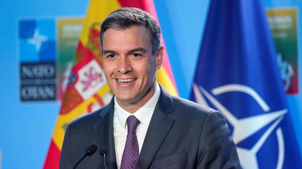 Spain's conservatives ahead of Socialists before election: Opinion Polls