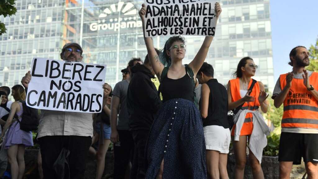 Anger as Paris bans protest against police violence
