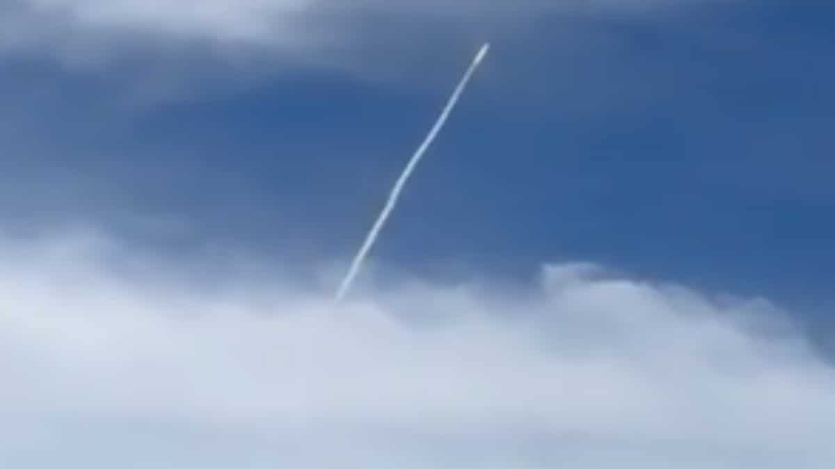 Watch | Spectacular video of Chandrayaan-3 lift-off recorded from plane goes viral Watch | Spectacular video of Chandrayaan-3 lift-off recorded from plane goes viral