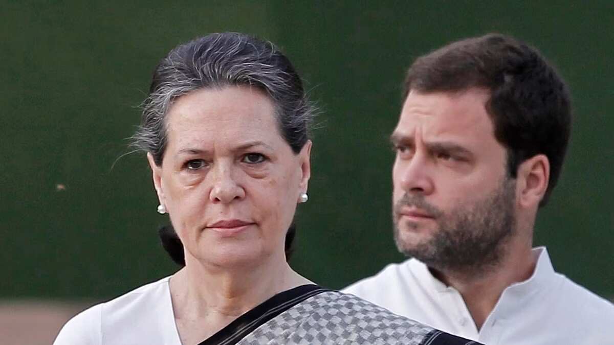 India: Flight carrying Rahul and Sonia Gandhi makes emergency landing in Bhopal city India: Flight carrying Rahul and Sonia Gandhi makes emergency landing in Bhopal city