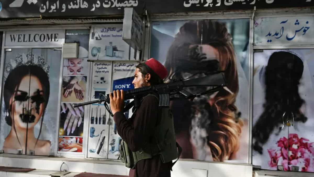 Afghanistan women stage demonstrations against ban on beauty parlours Afghanistan women stage demonstrations against ban on beauty parlours