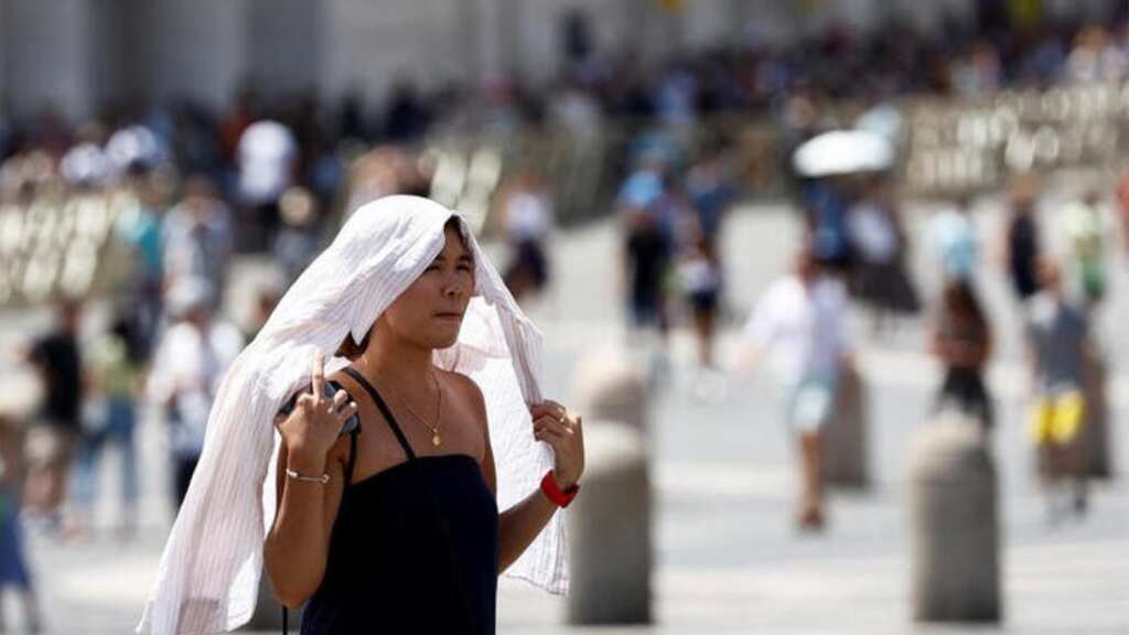 Extreme heat roils Europe: Workers warn of strike in Italy and stoppages in Greece