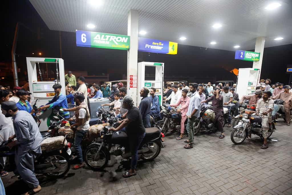 Pakistan’s petroleum dealers announce countrywide strike from July 22