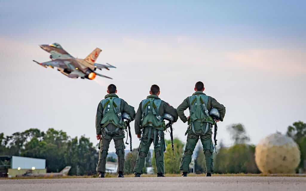 Over 1,000 Israeli Air Force reservists threaten to halt duties in protest against proposed judicial overhaul