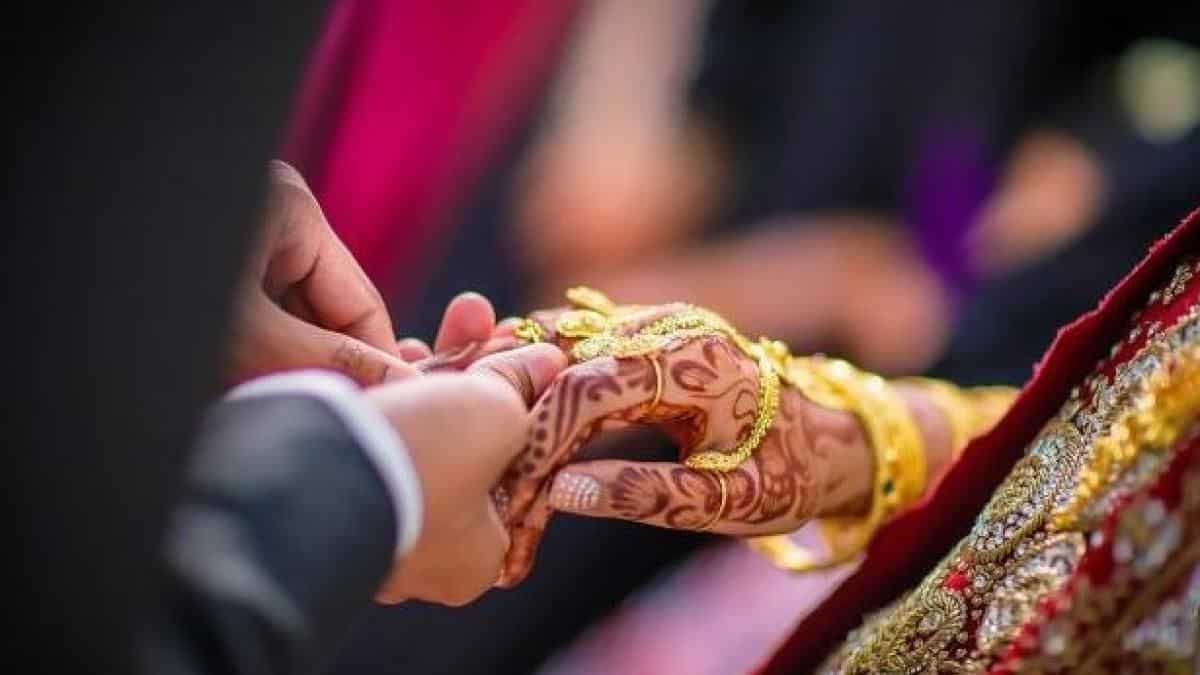 Hindu women in Pakistan's Sindh province forced to marry their abductors Hindu women in Pakistan's Sindh province forced to marry their abductors