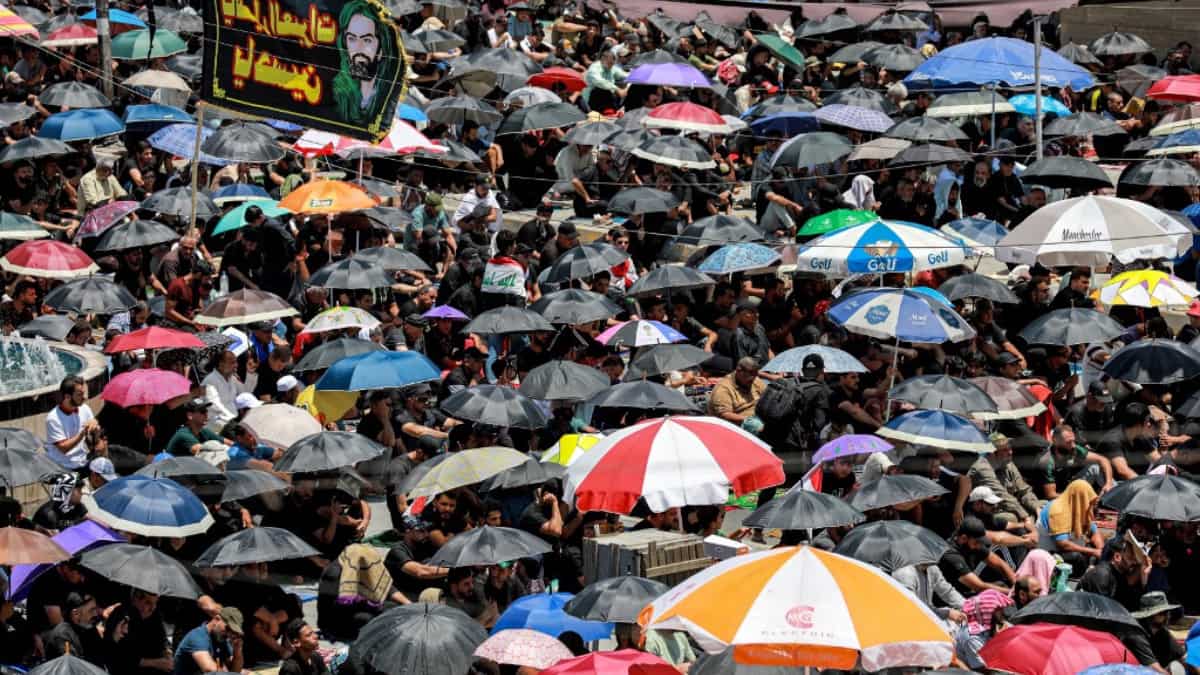 Sweltering prayers in Baghdad