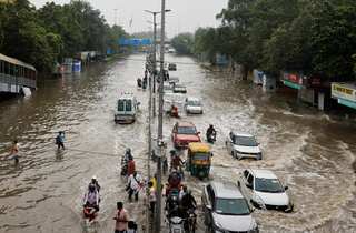 Delhi: Water level of Yamuna hovers around danger mark, may rise again