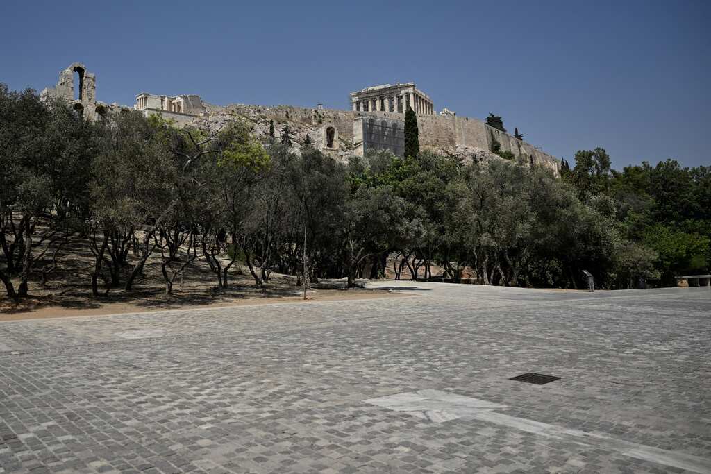 Climate crisis: Greece faces hottest July weekend in 50 yrs; heatwave to expand in US