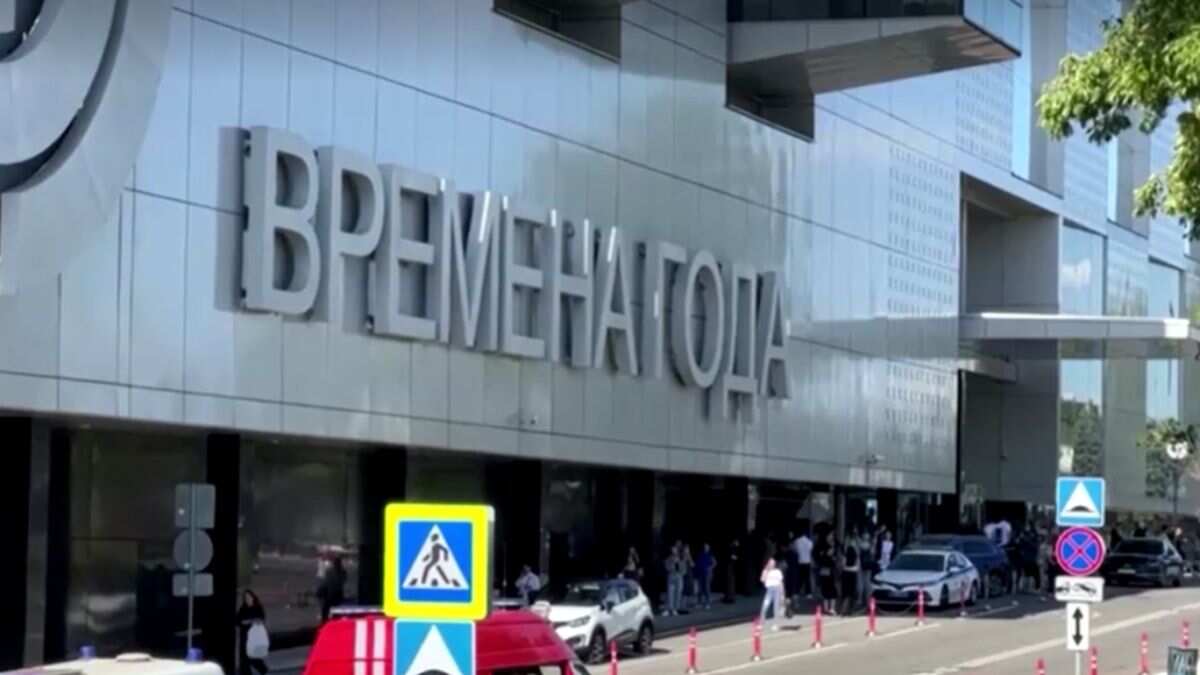 Russia: At least four killed at Moscow mall after hot water pipe bursts Russia: At least four killed at Moscow mall after hot water pipe bursts