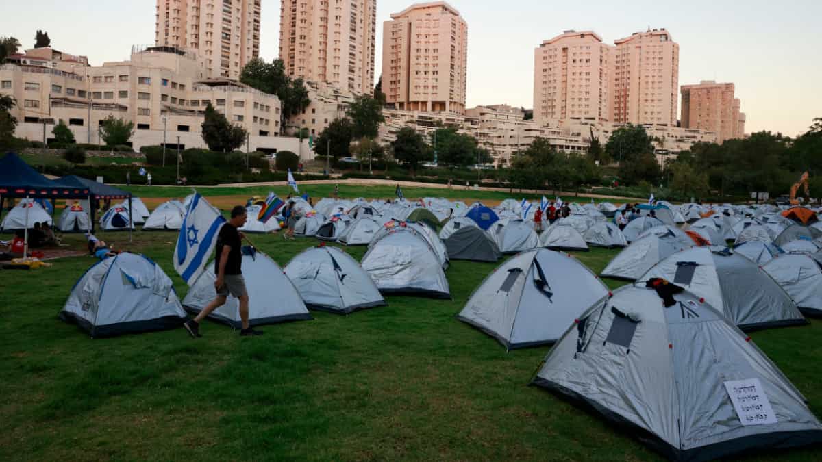 Protesters prepared ahead of vote