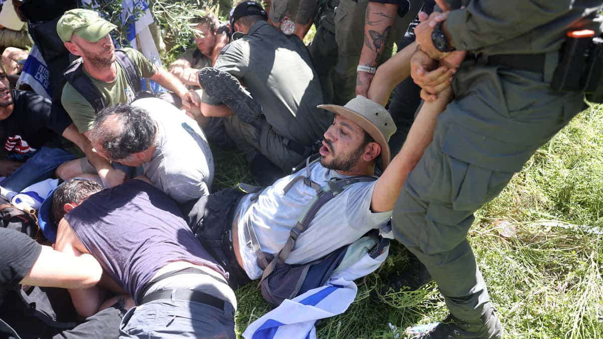 Opposition lawmakers react to vote