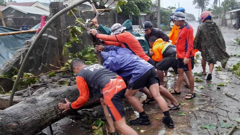 Philippines: Thousands without power as Typhoon Doksuri lashes northern part of nation