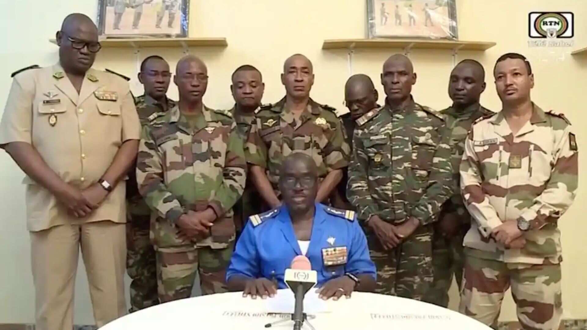 Niger soldiers claim to have overthrown president Niger soldiers claim to have overthrown president