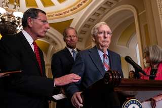 VIDEO: Republican leader Mitch McConnell freezes for 20 seconds during press conference