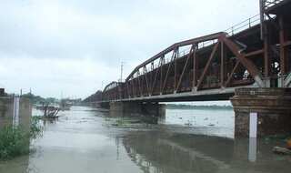 Delhi: Yamuna water level continues to flow above danger mark, Hindon water recedes