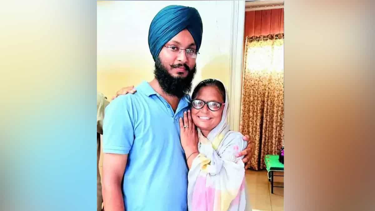 Punjab floods reunite mother-son duo after 35 years Punjab floods reunite mother-son duo after 35 years