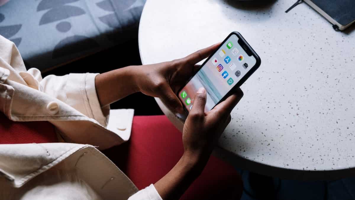 How social media is leading us down toxic rabbit holes of endless scrolling How social media is leading us down toxic rabbit holes of endless scrolling