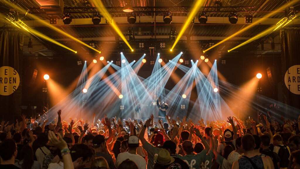 China detains singer for pulling down his pants on stage at festival in ‘City of Rock’
